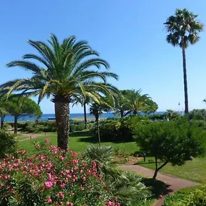 Bel Les Pieds Dans L'eau Villeneuve-Loubet